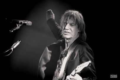 Portrait de Jean-Louis Aubert sur scène