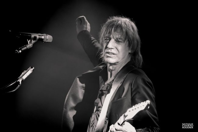 Portrait de Jean-Louis Aubert sur scène