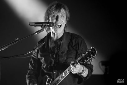 Portrait de Jean-Louis Aubert sur scène