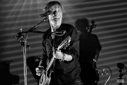 Portrait de Jean-Louis Aubert sur scène