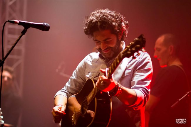 John Mamann sur scène en concert