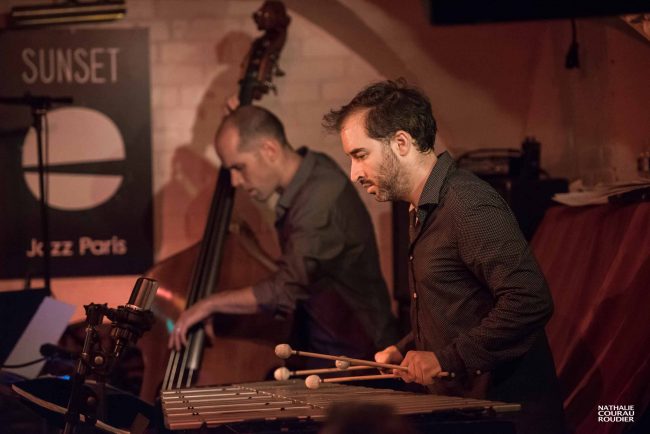 Portrait d'Illya Amar au vibraphone en concert