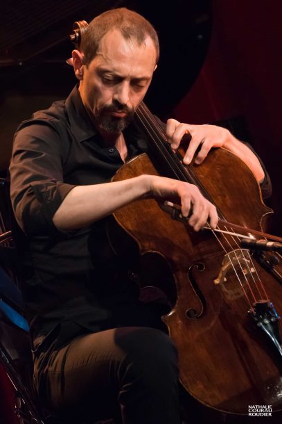 Portrait du violoncelliste Xavier Phillips