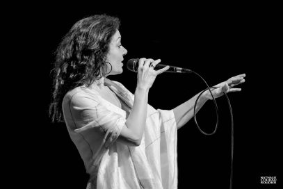 Portrait de Sandrine Deschamps, la voix du Pee Bee