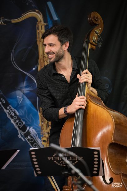 Le bassiste François Poitou en concert