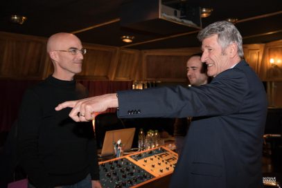 Philippe de Villiers et Antoine Lane en régie pour l'hymne du Puy du Fou