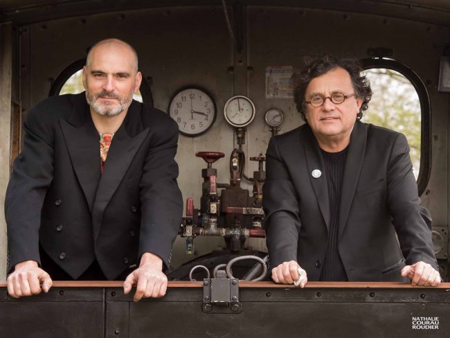 Mario Stantchev et Lionel Martin dans une locomotive