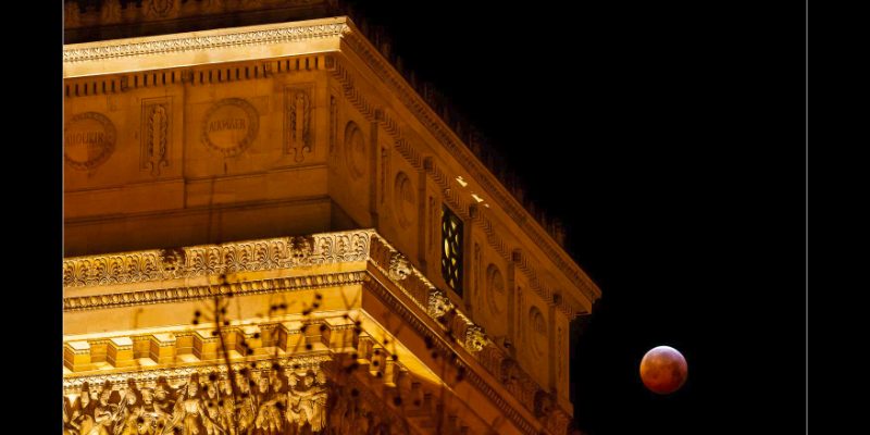 JE VOUS MONTRE MA LUNE !… JE VOUS MONTRE MA LUNE !…