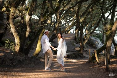 Mariage à Noirmoutier : les mariés dans le Bois de la Chaize