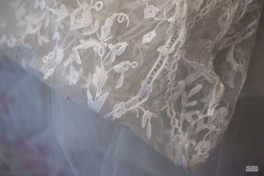Détail d'un voile ancien de mariée - photographe Nathalie Courau Roudier