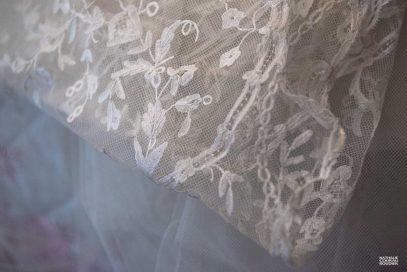 Détail d'un voile ancien de mariée - photographe Nathalie Courau Roudier