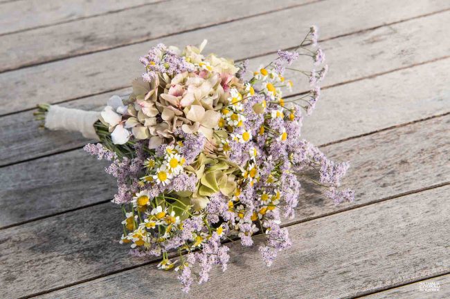 mariage : bouquet de mariée champêtre - photographe Nathalie Courau Roudier
