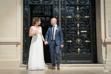 Mariage à Neuilly sur Seine, sortie de la mairie - photographe Nathalie Courau Roudier