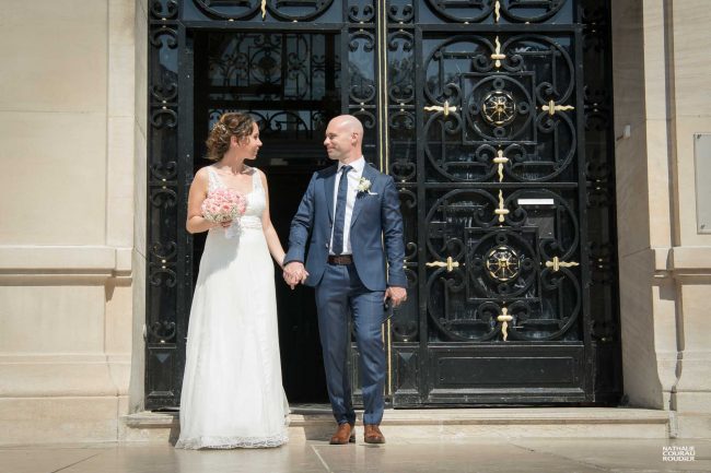 Mariage à Neuilly sur Seine, sortie de la mairie - photographe Nathalie Courau Roudier