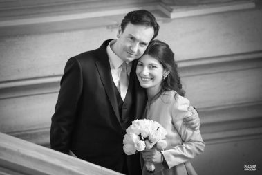 Mariage à la mairie de Neuilly sur Seine, portait des mariés - photographe Nathalie Courau Roudier