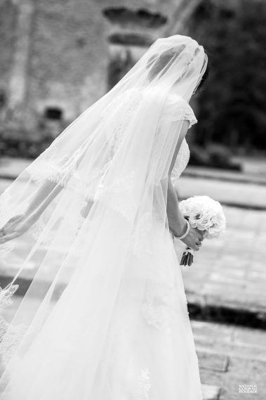 Portrait de mariée de dos - photographe Nathalie Courau-Roudier