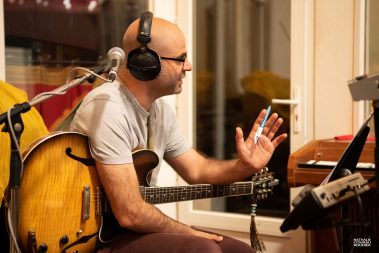 Portrait du guitariste Pierre Durand aux studios l'Alhambra, Rochefort sur Mer, Cristal Records
