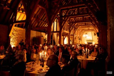Dîner de mariage dans une grange - Photographe Nathalie Courau-Roudier