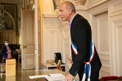 Jean-Philipe Dumont, conseiller municipal célèbre un mariage civil à Neuilly sur Seine